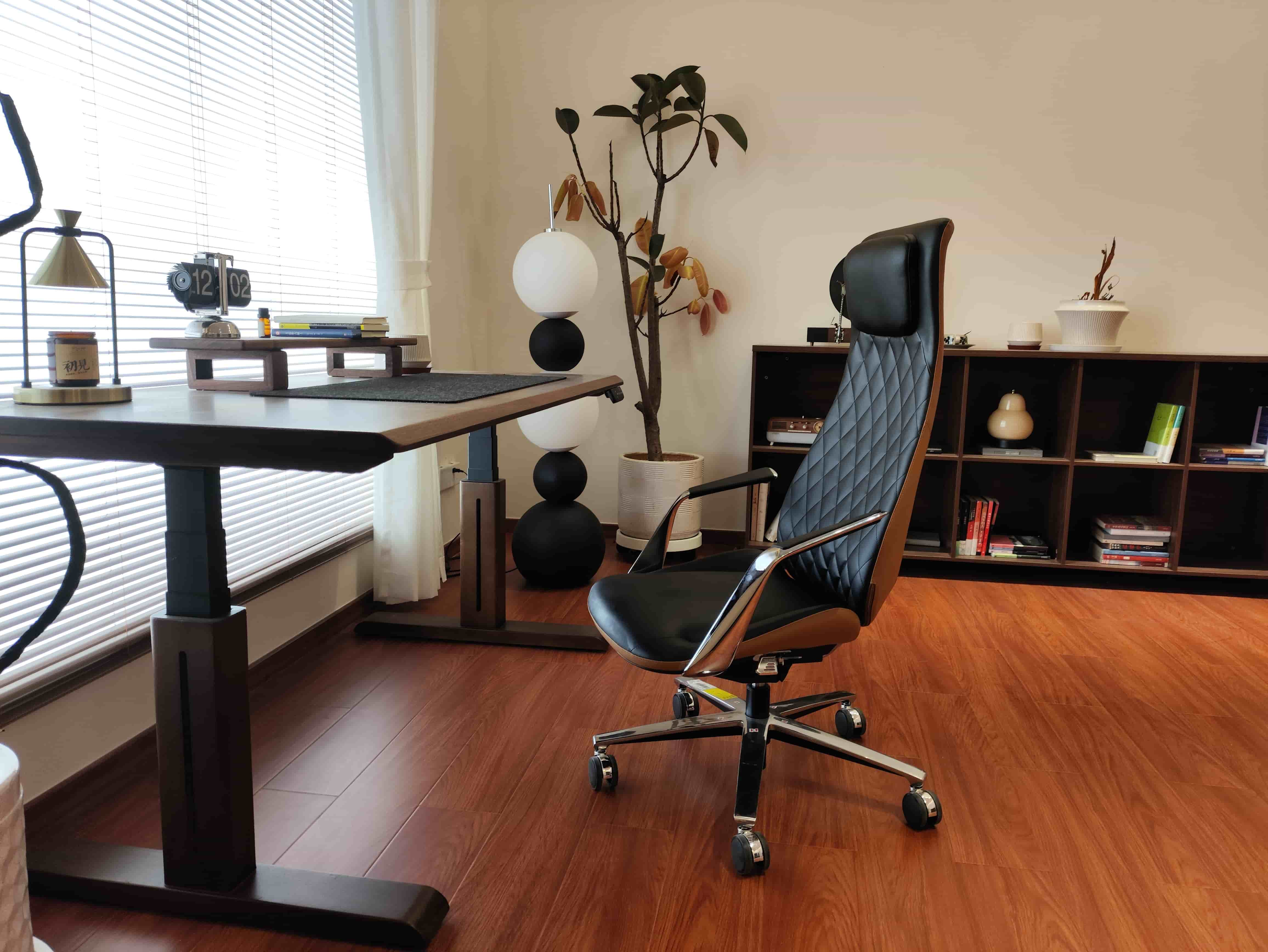 Ergonomic Leather Office Chair JIUHE-2 with Customized Colors